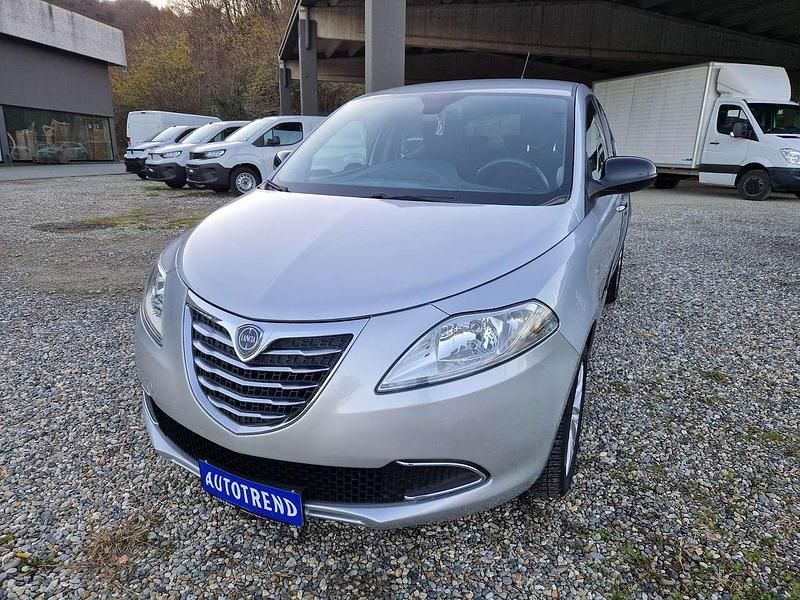 Argento Usata 2015 Lancia Ypsilon Silver Due volumi | 7800 € (Cara) - Immagine 1/4