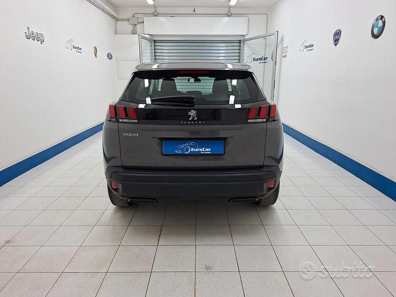 Usata Peugeot 3008 Active 130 CV (95 kW) 2022 Grigio SUV