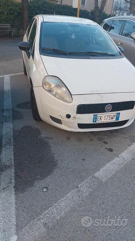 Usata Fiat Grande Punto 75 CV (55 kW) 2011 Bianco Utilitaria