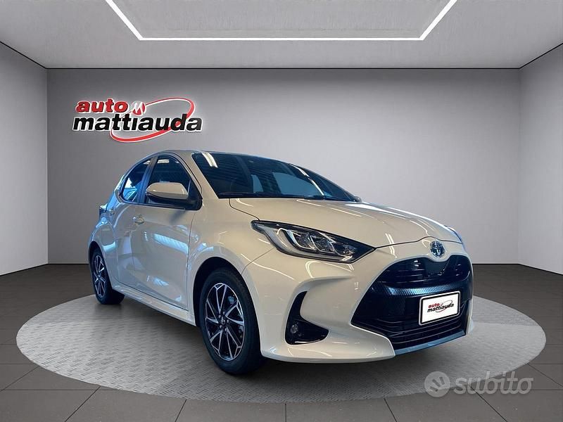 Usata Toyota Yaris Hybrid Trend 116 CV (85 kW) 2023 Bianco Utilitaria