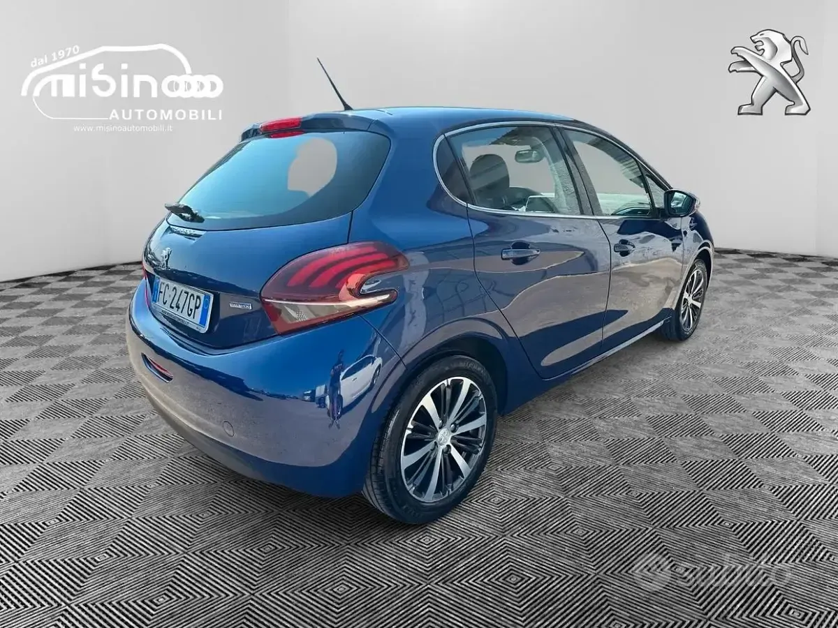 Usata Peugeot 208 Allure 75 CV (55 kW) 2015 Blu Utilitaria