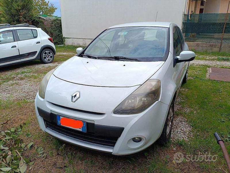 Bianco Usata 2010 Renault Clio II Berlina | 1000 € (Super prezzo) - Immagine 1/2