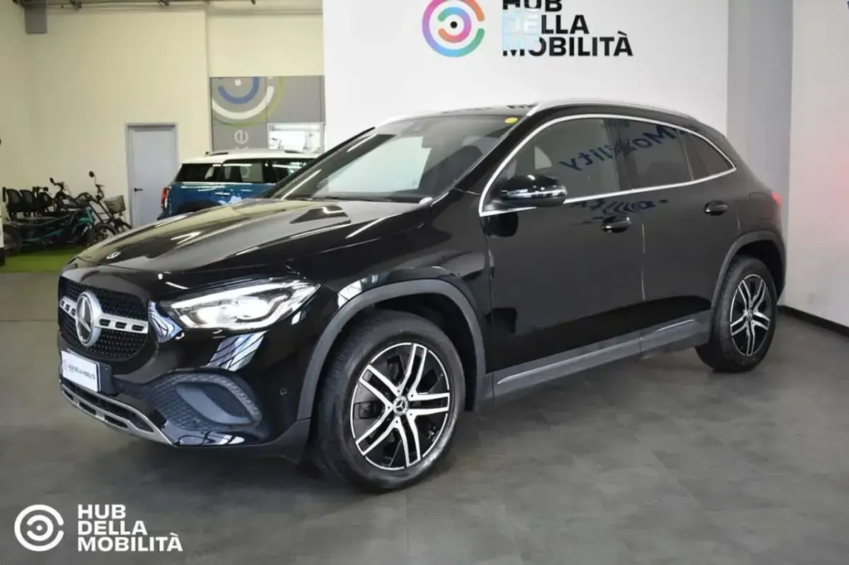 Usata Mercedes GLA200 150 CV (110 kW) 2022 Nero SUV