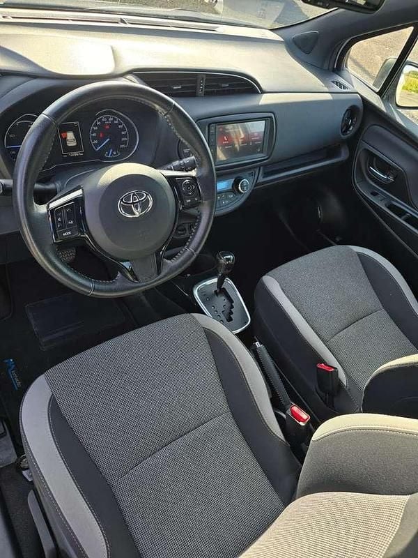 Usata Toyota Yaris Hybrid Edition 73 CV (53 kW) 2019 Bianco Berlina