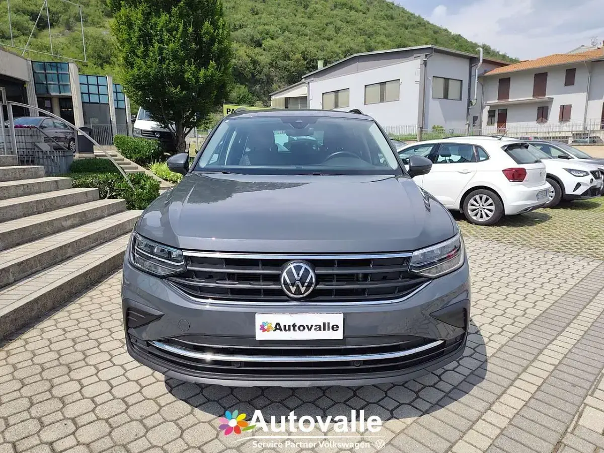 Usata VW Tiguan Life 150 CV (110 kW) 2021 Grigio scuro SUV