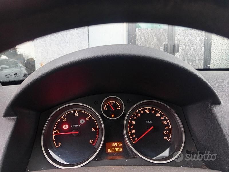Używany Opel Astra 101 KM (74 kW) 2004 Niebieski Sedan/Limuzyna
