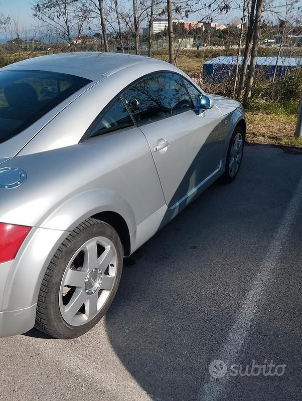 Usata Audi TT 225 CV (165 kW) 1999 Grigio Coupé