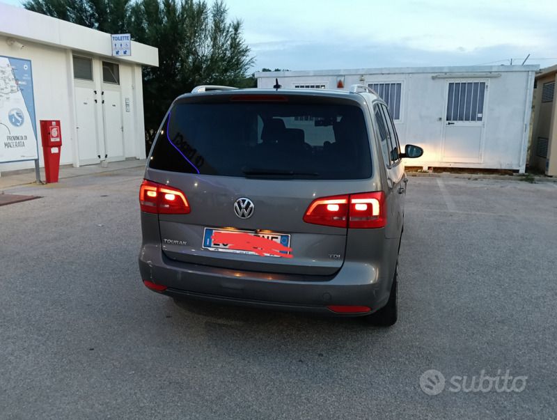 Usata VW Touran 105 CV (77 kW) 2011 Grigio Monovolume