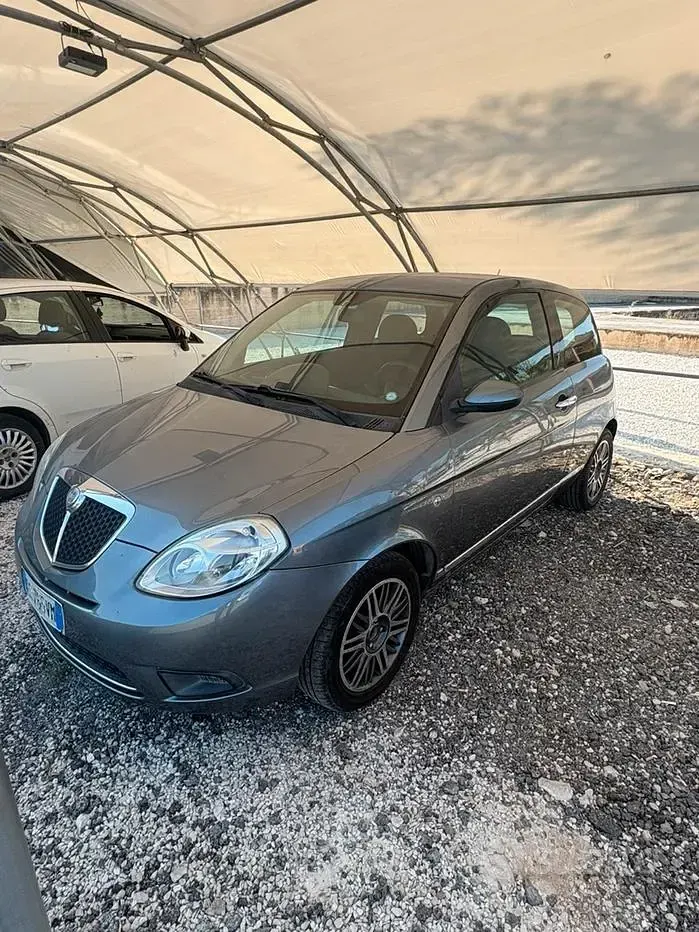 Usata Lancia Ypsilon 69 CV (50 kW) 2008 Grigio Utilitaria