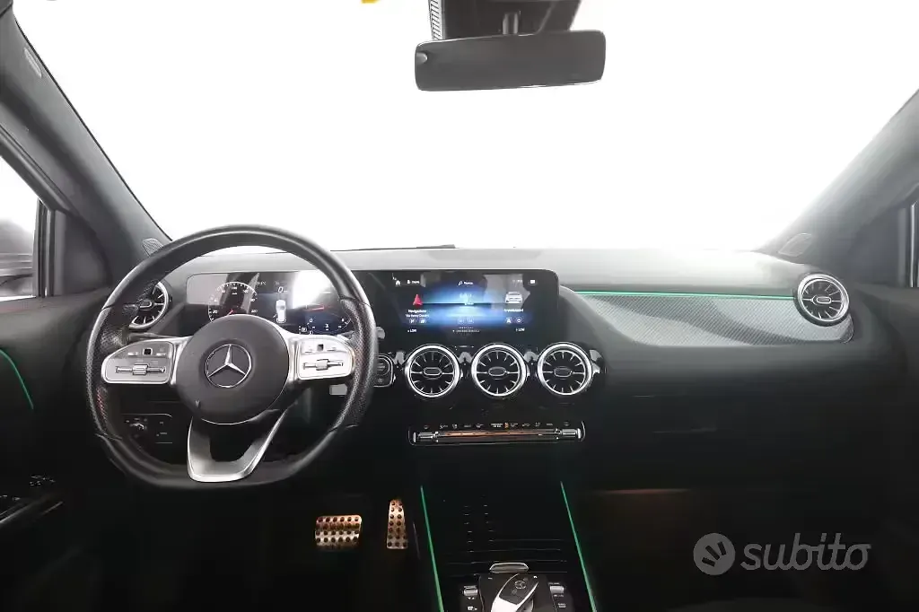 Usata Mercedes GLA180 116 CV (85 kW) 2022 Grigio SUV