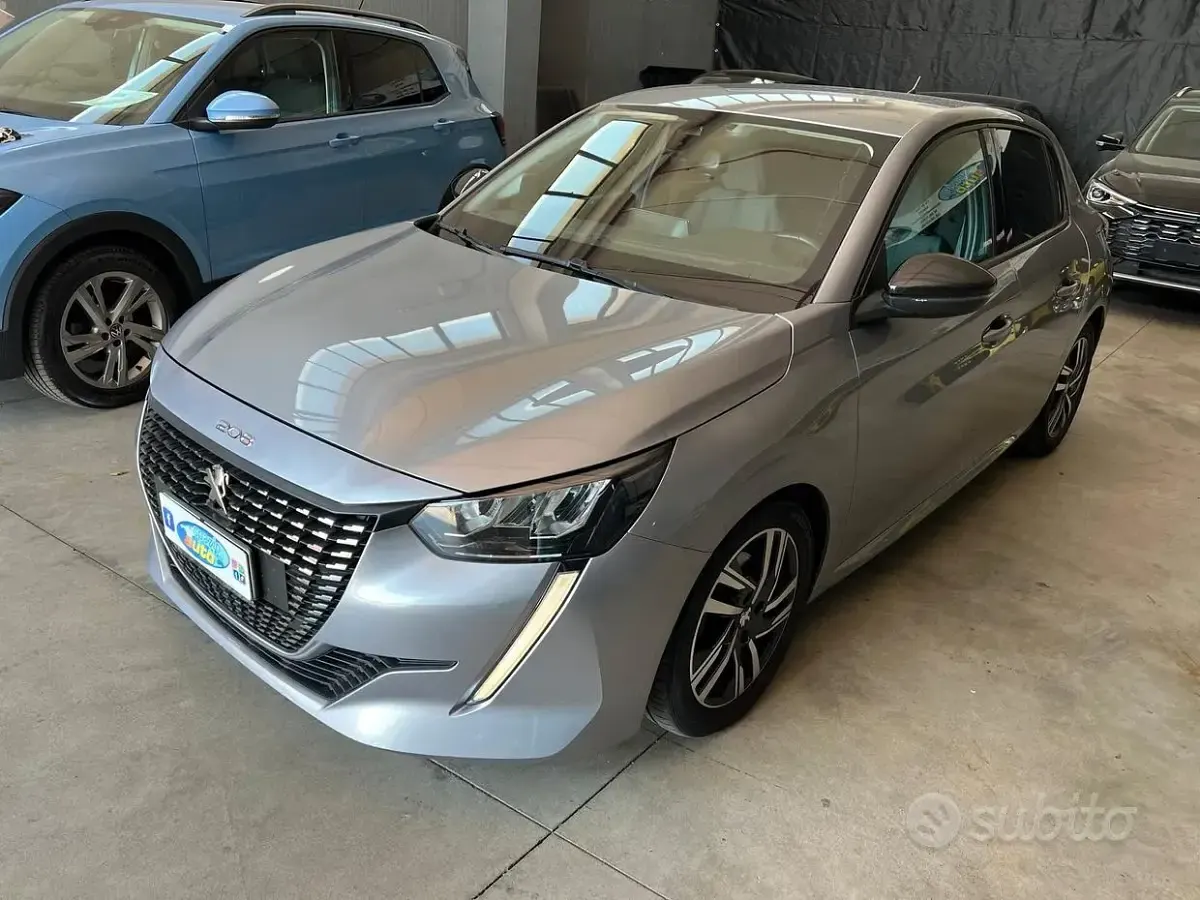 Usata Peugeot 208 Allure 102 CV (75 kW) 2022 Grigio Utilitaria