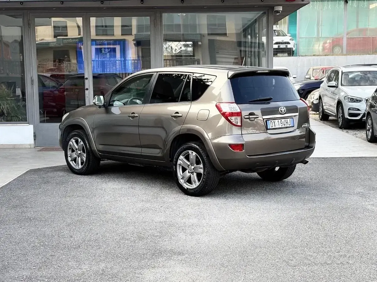 Usata Toyota RAV4 150 CV (110 kW) 2009 Nero SUV