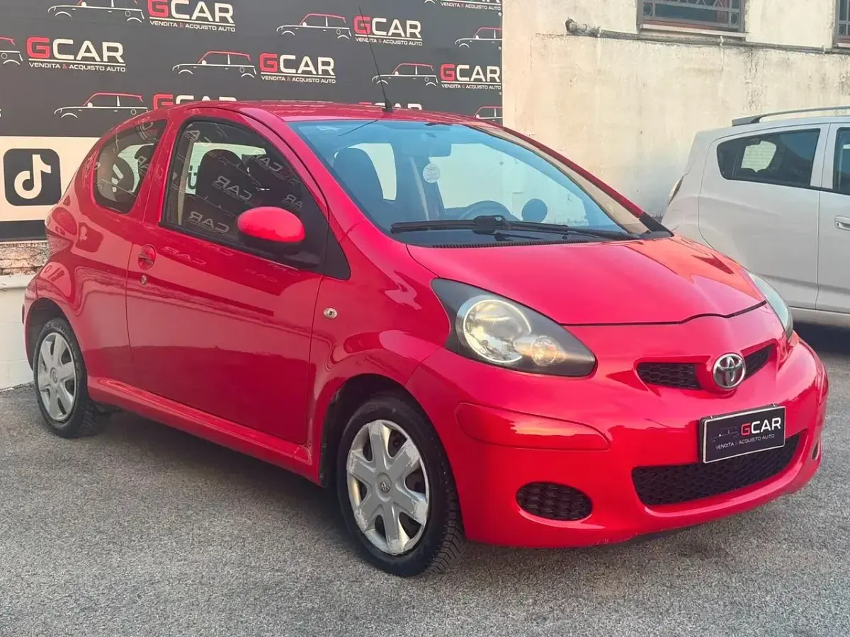 Usata Toyota Aygo Sol 68 CV (50 kW) 2009 Rosso Utilitaria