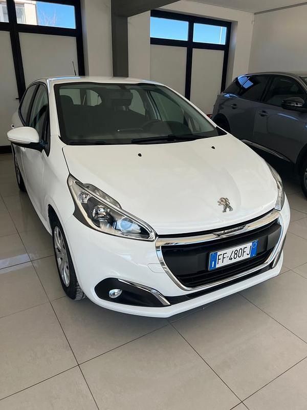 Usata Peugeot 208 Active 68 CV (50 kW) 2016 Bianco Utilitaria
