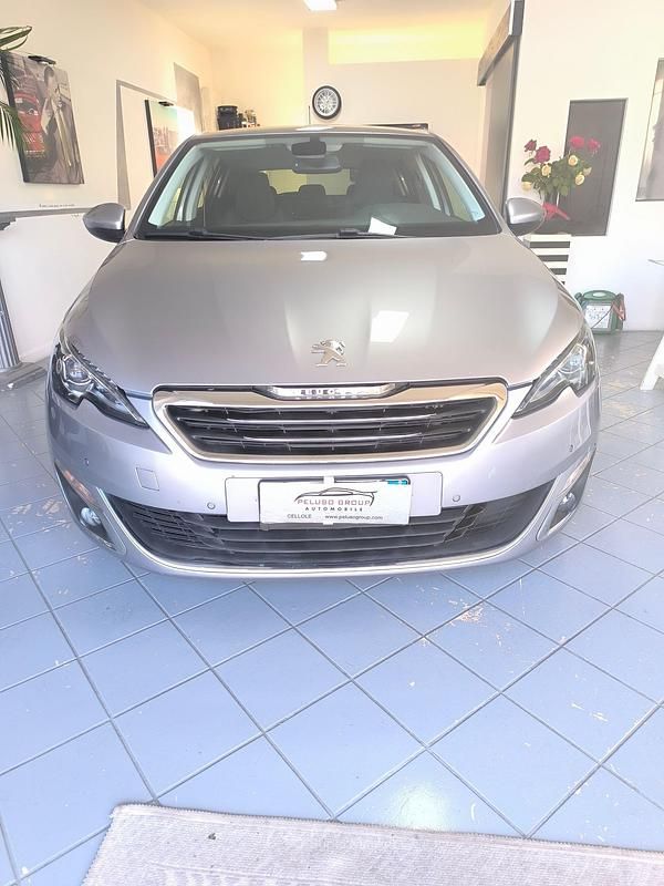 Usata Peugeot 308 120 CV (88 kW) 2015 Gray Berlina