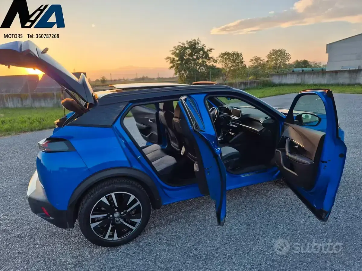 Usata Peugeot e-2008 GT-line 56 kW (77 CV) 2020 Bluazzurro SUV