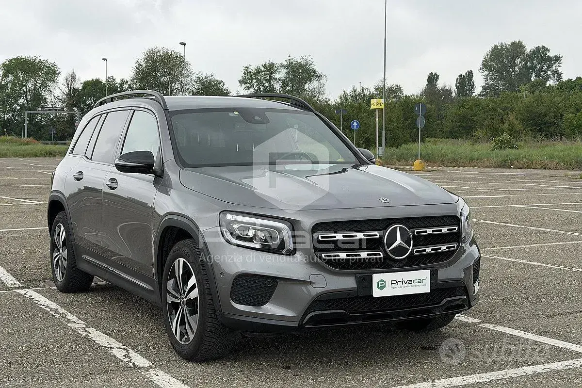Usata Mercedes GLB200 150 CV (110 kW) 2022 Grigio SUV
