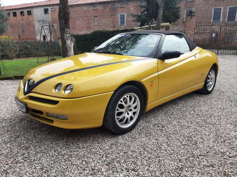 Usato 1999 Alfa Romeo Spider 1.8 Benzin 144 CV (10.500 €)