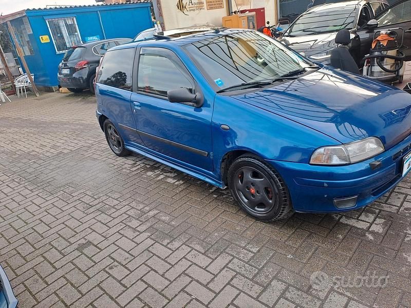 Usata Fiat Punto 88 CV (64 kW) 1997 Blu Berlina