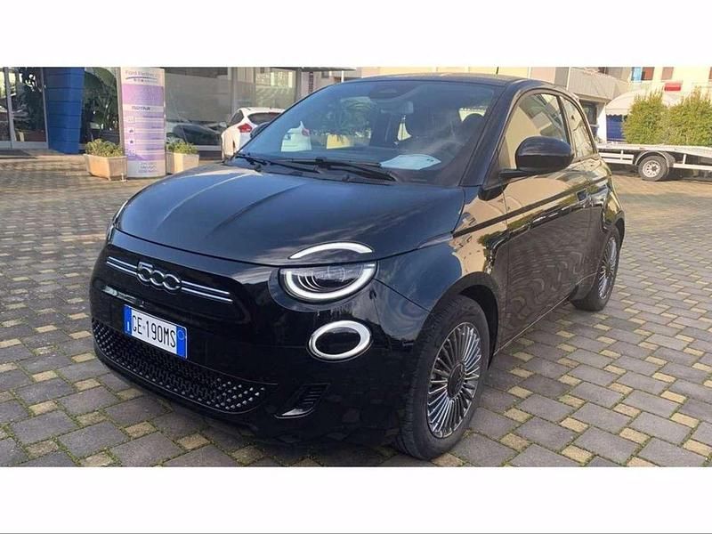 Nero metallizzato Usata 2021 Fiat 500e Passion Tre volumi | 15.300 € (Buon prezzo) - Immagine 1/4