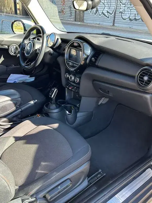 Usata Mini ONE 102 CV (75 kW) 2019 Beige Utilitaria