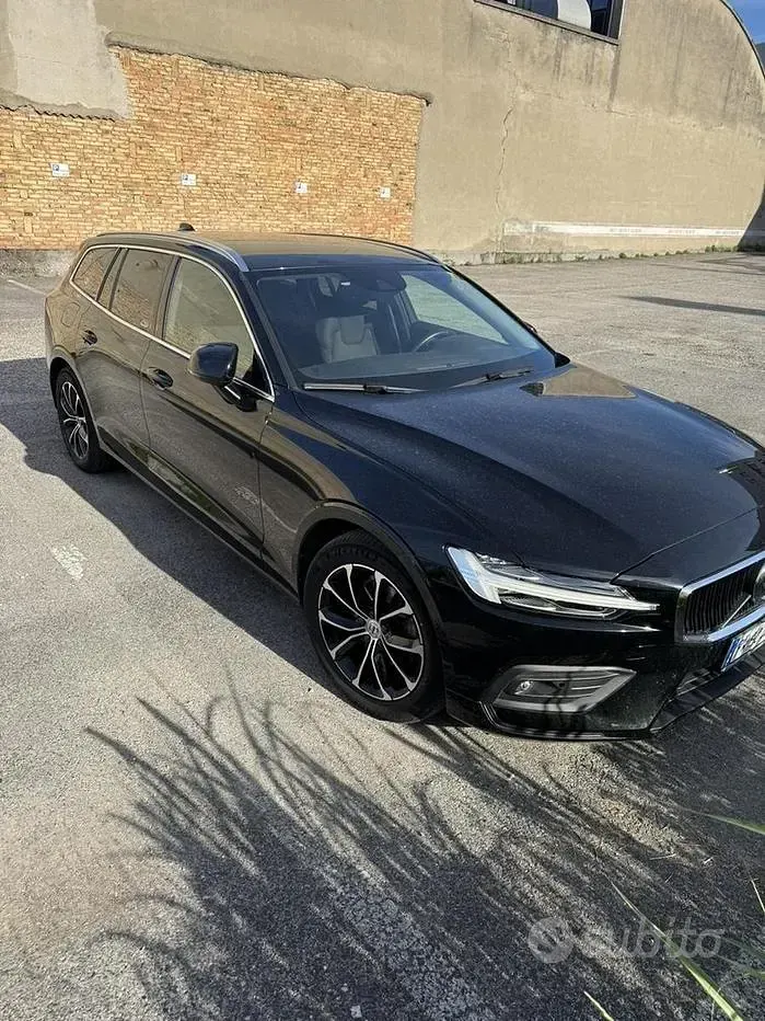 Usata Volvo V60 Business Edition 150 CV (110 kW) 2019 Nero Station wagon