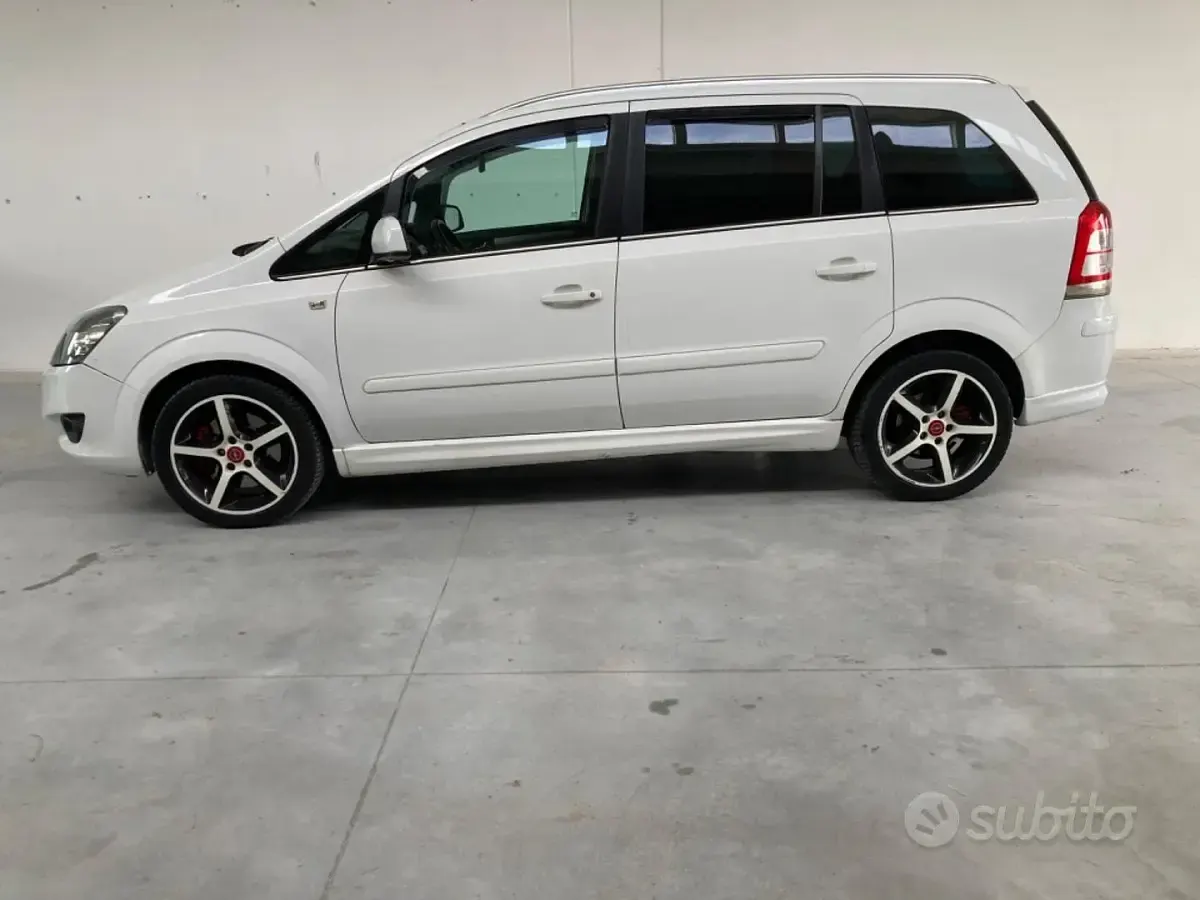Usata Opel Zafira Tourer Cosmo 150 CV (110 kW) 2012 Bianco Monovolume
