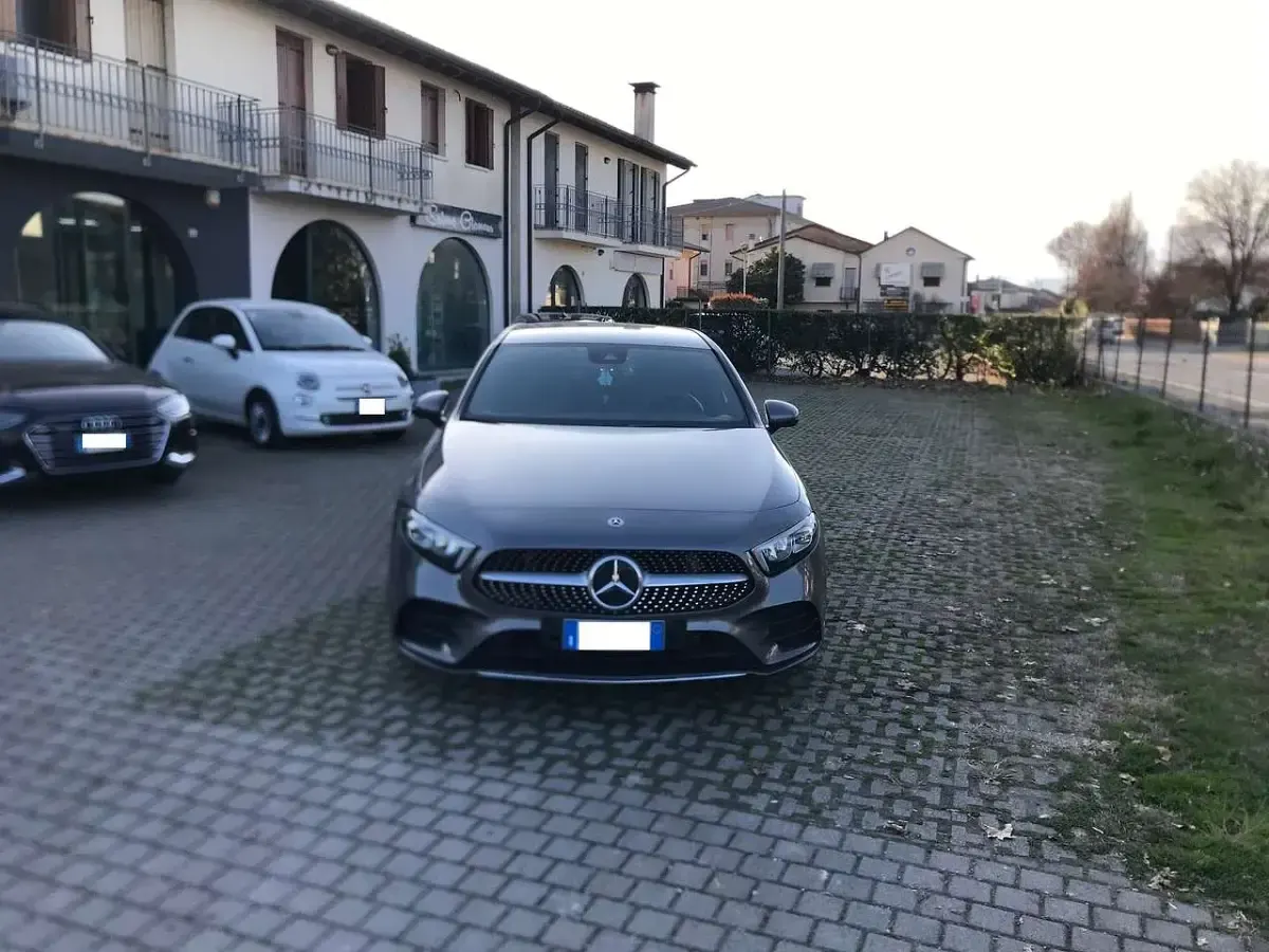 Usata Mercedes A180 Premium 116 CV (85 kW) 2018 Grigio Berlina