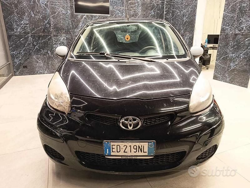 Usata Toyota Aygo 68 CV (50 kW) 2010 Nero Utilitaria