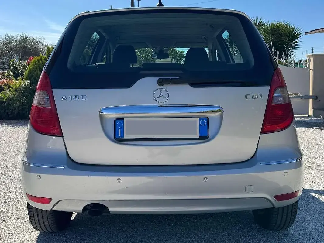 Usata Mercedes A180 Elegance 109 CV (80 kW) 2011 Argento Utilitaria