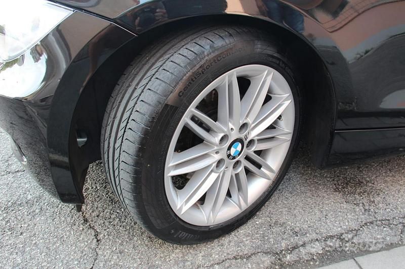 Usata BMW 118 Efficient Dynamics 143 CV (105 kW) 2011 Nero Utilitaria