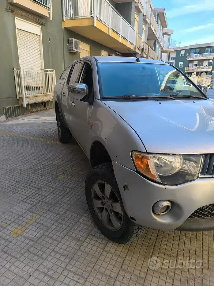 Usata Mitsubishi L200 136 CV (100 kW) 2007 Grigio Pick-up