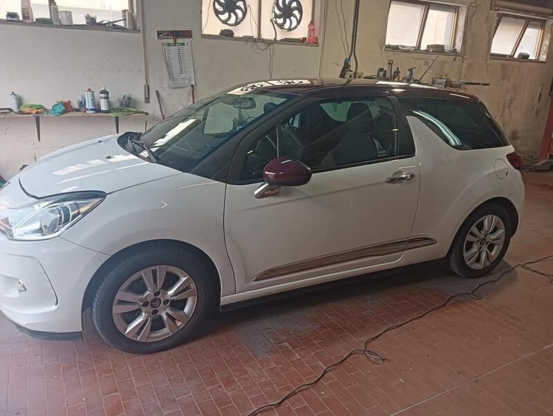 Bianco Usata 2011 DS Automobiles DS3 So Chic Coupé | 6200 € (Buon prezzo) - Immagine 1/4