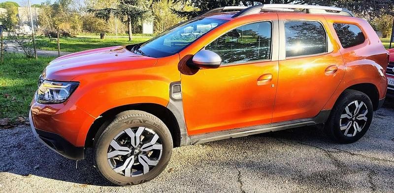 Usata Dacia Duster Prestige 101 CV (74 kW) 2022 Arancione SUV