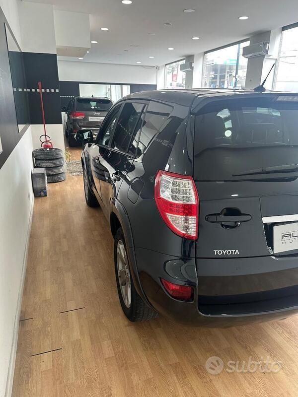 Usata Toyota RAV4 150 CV (110 kW) 2011 Nero SUV