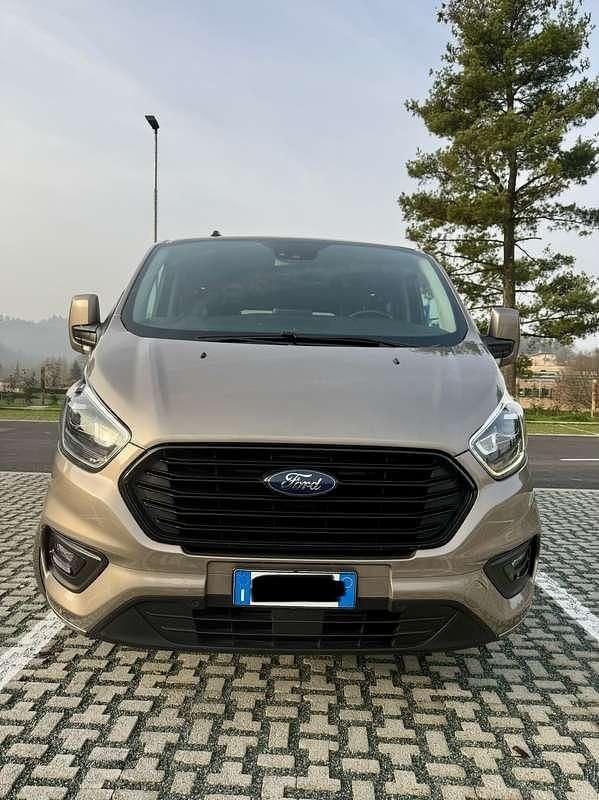 Usata Ford Tourneo Custom 185 CV (136 kW) 2019 Bronzo Furgone
