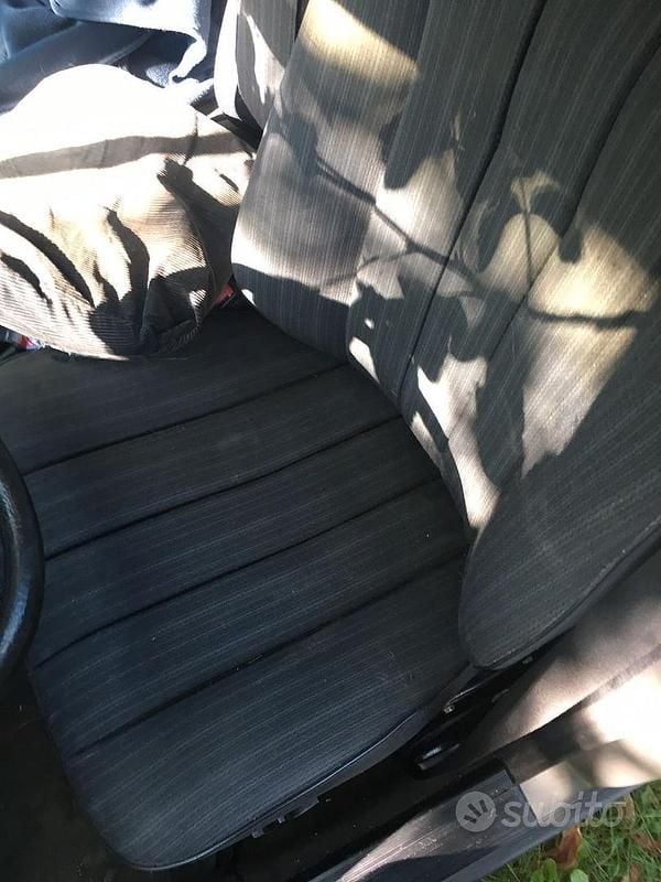 Usata Mercedes E250 90 CV (66 kW) 1985 Marrone Berlina