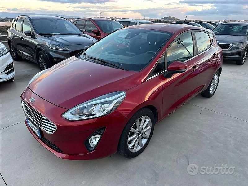 Grigio Usata 2018 Ford Fiesta Titanium Tre volumi | 11.900 € (Molto cara) - Immagine 1/4