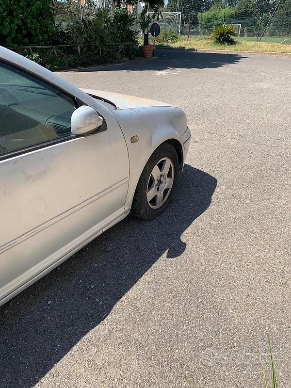 Grigio Usata 1998 VW Golf IV Tre volumi | 250 € (Super prezzo) - Immagine 1/4