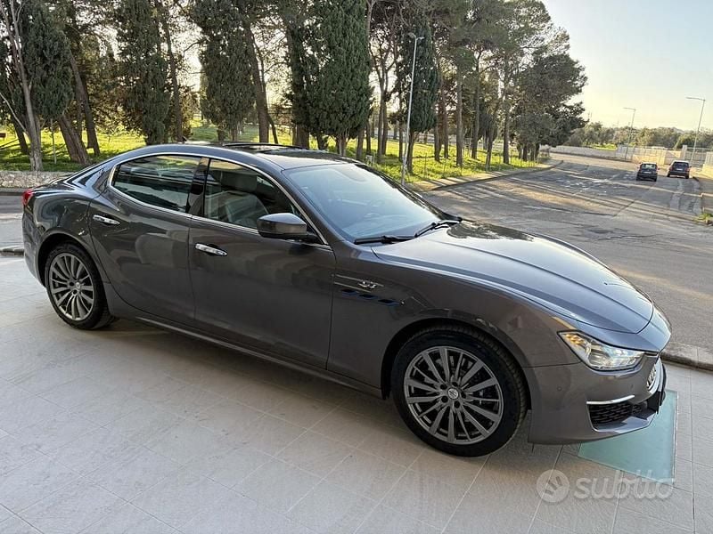 Usata Maserati Ghibli GT 330 CV (242 kW) 2022 Grigio scuro Berlina