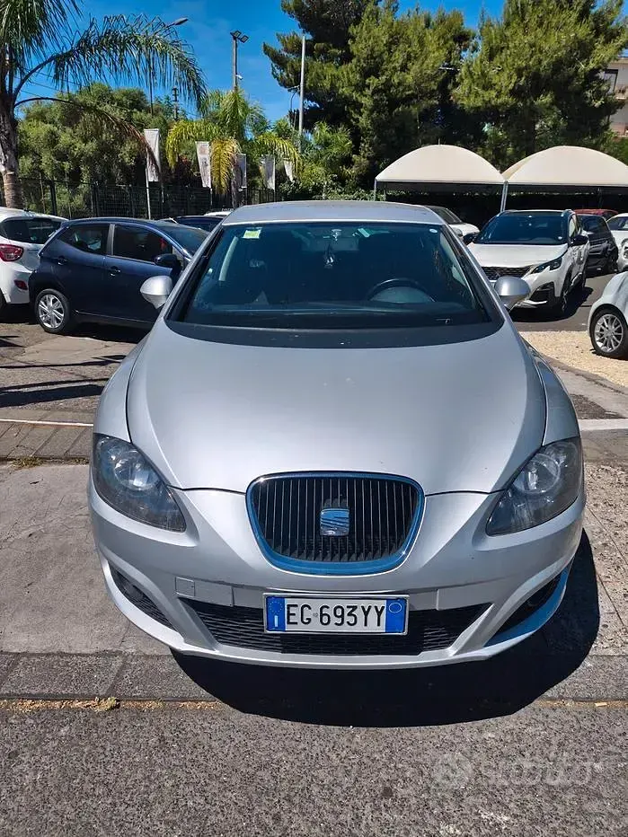 Usata Seat Leon Style 105 CV (77 kW) 2011 Utilitaria