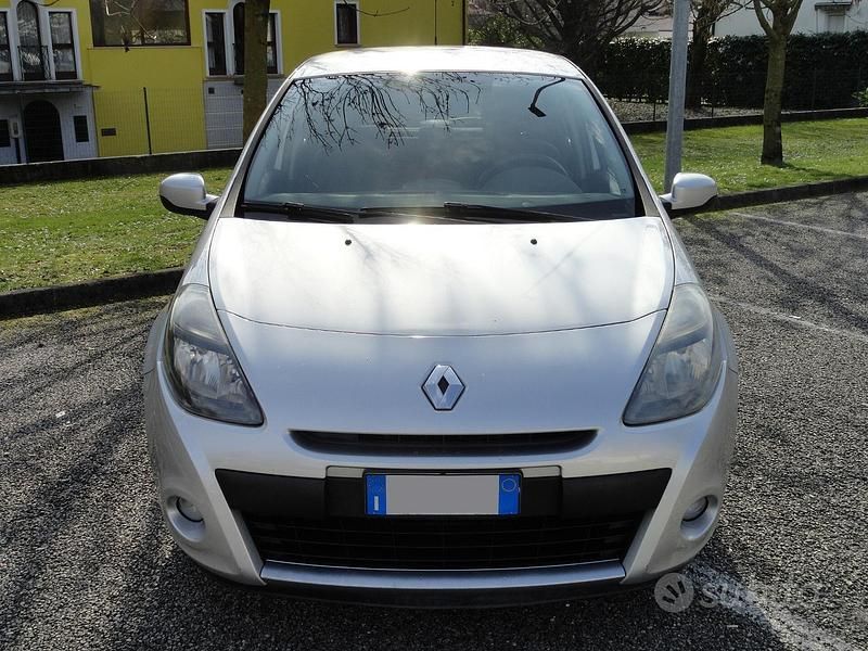 Usata Renault Clio II Dynamique 74 CV (54 kW) 2009 Grigio Berlina
