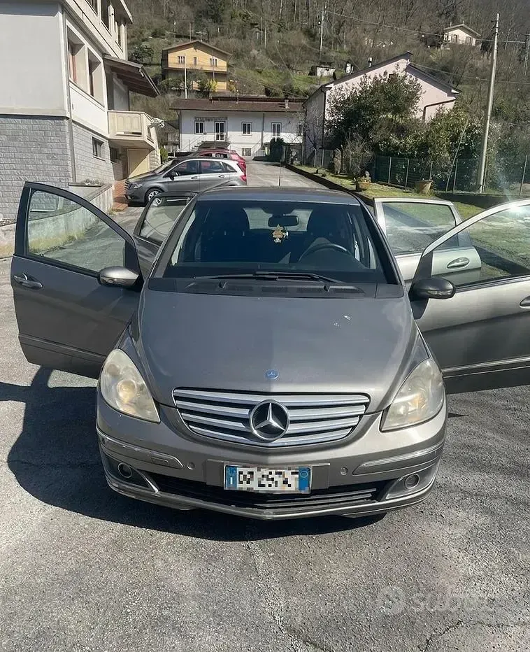Usata Mercedes B200 140 CV (102 kW) 2008 Grigio Monovolume