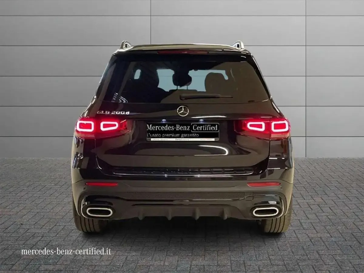 Usata Mercedes GLB200 Premium 150 CV (110 kW) 2023 Vernice nero cosmo SUV