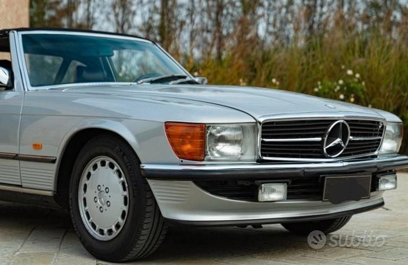 Usata Mercedes SL300 188 CV (138 kW) 1987 Grigio Cabrio
