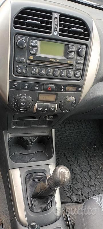 Usata Toyota RAV4 Sol 115 CV (84 kW) 2005 Grigio Station wagon