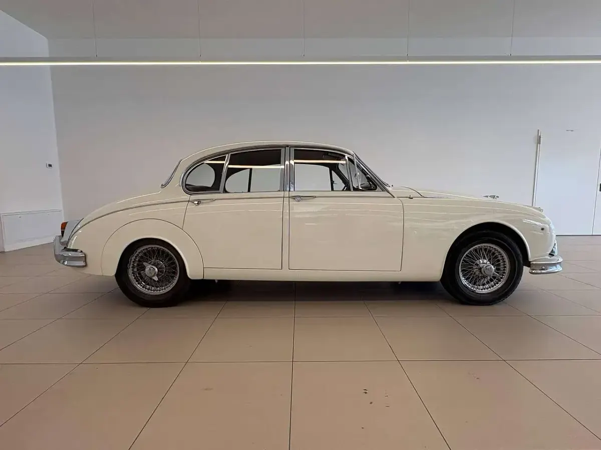 Usata Jaguar MK II 220 CV (161 kW) 1994 Bianco Berlina