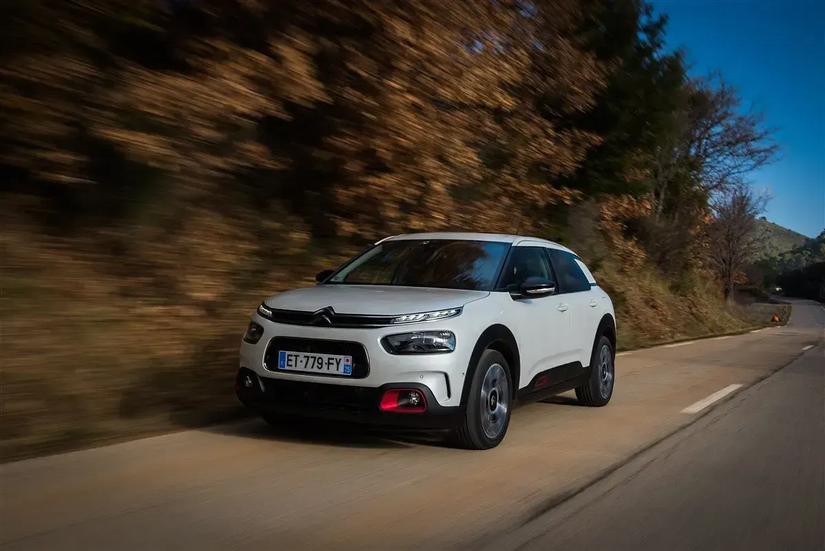 Usata Citroën C4 Shine 102 CV (75 kW) 2019 Nero SUV