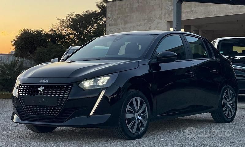 Usata Peugeot 208 Active 100 CV (73 kW) 2020 Nero Utilitaria