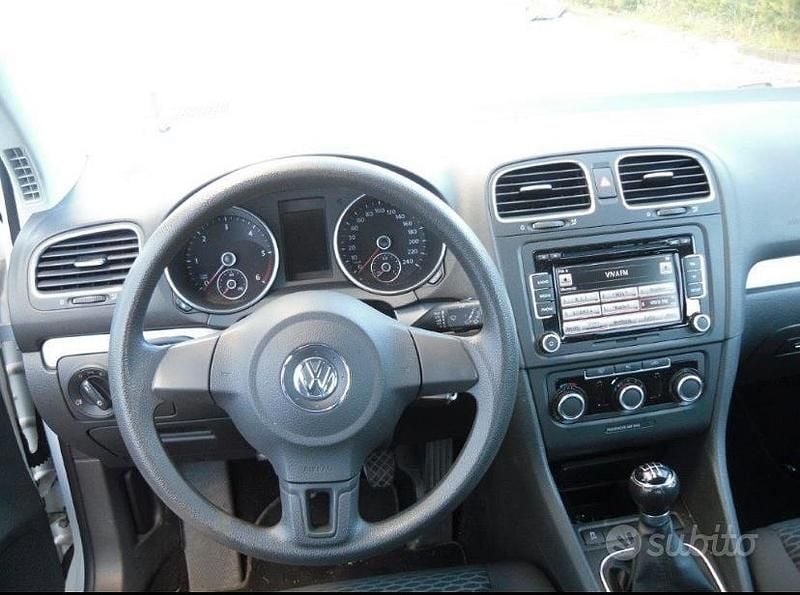 Usata VW Golf VI 105 CV (77 kW) 2011 Utilitaria
